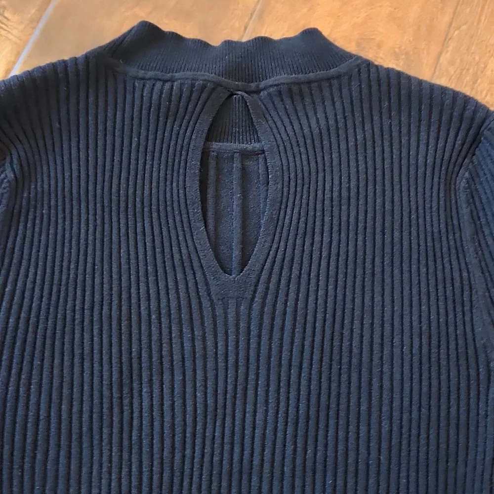 White House Black Market ribbed mock neck open back 3/4 sleeve sweater - Picture 4 of 7